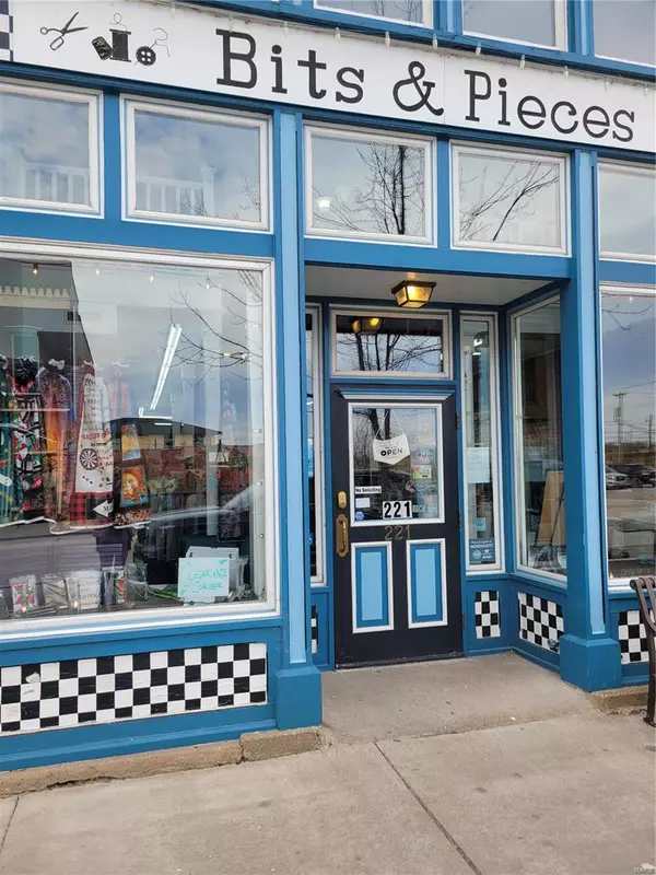 Hannibal, MO 63401,221 N Main ST