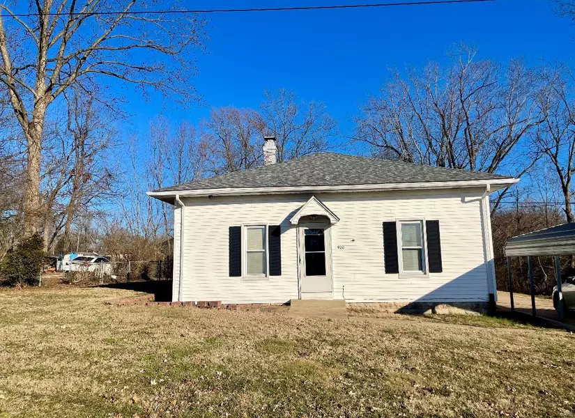 920 4th ST E, Scott City, MO 63780