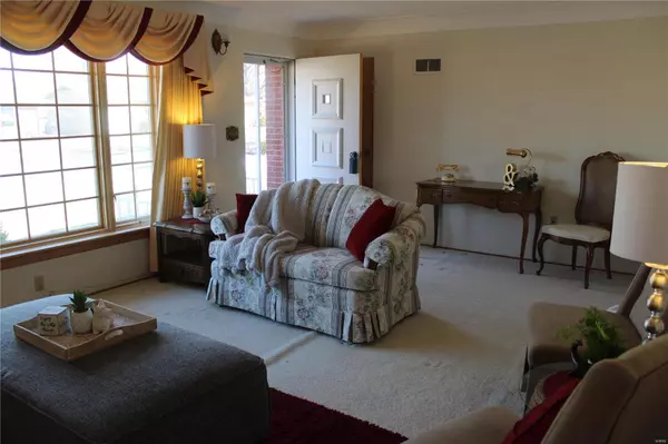 Godfrey, IL 62035,5206 Jerome DR