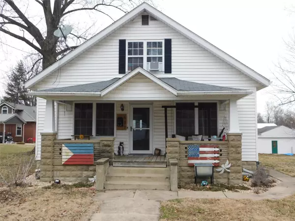 637 E Adams ST, Nashville, IL 62263