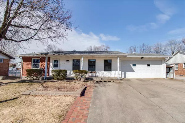 412 Mercury DR, Godfrey, IL 62035