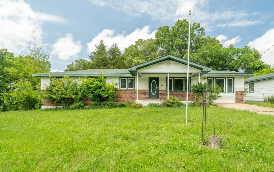 502 N Acre DR, Richland, MO 65556