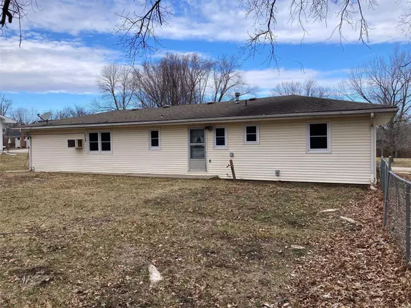 Sturgeon, MO 65284,310 E Burks ST