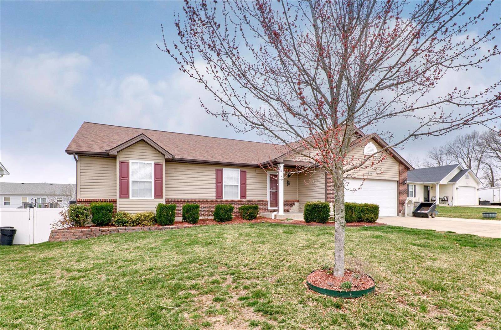 209 Gentle Pine LN, Winfield, MO 63389