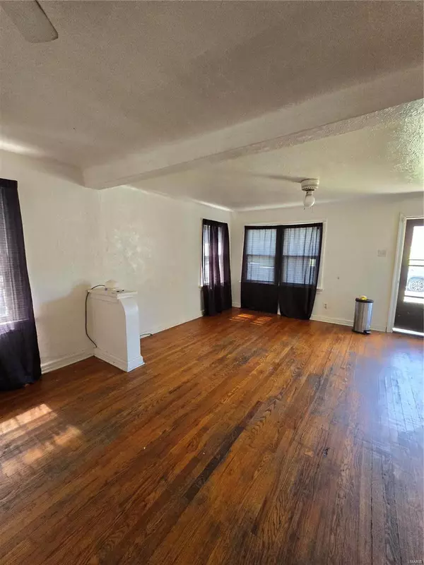 St Louis, MO 63136,7047 Lena AVE