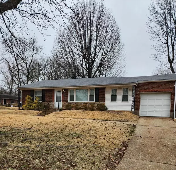 1149 Oran DR, St Louis, MO 63137