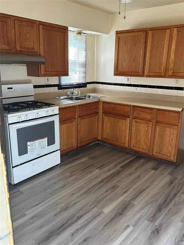 St Louis, MO 63136,5304 College AVE