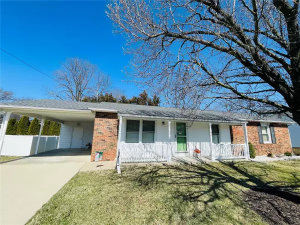 815 W Adams ST, Nashville, IL 62263