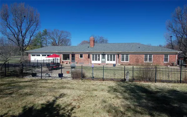 Town And Country, MO 63141,210 Doulton PL