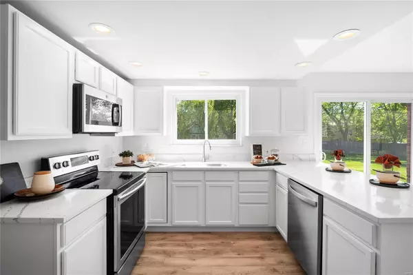 Ellisville, MO 63011,355 Lafayette CT