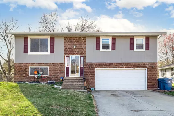 420 Oakwood DR, Troy, IL 62294