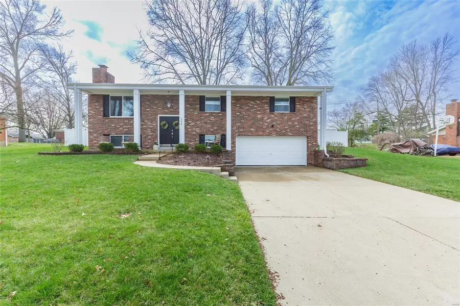 1114 Lariat TRL, Ellisville, MO 63011