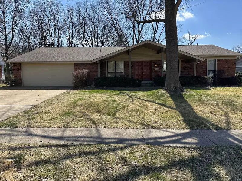 1541 Virginia DR, Ellisville, MO 63011