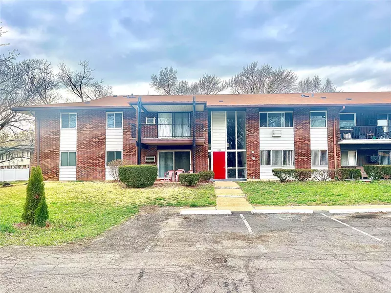 8755 Sieloff DR #E, Hazelwood, MO 63042