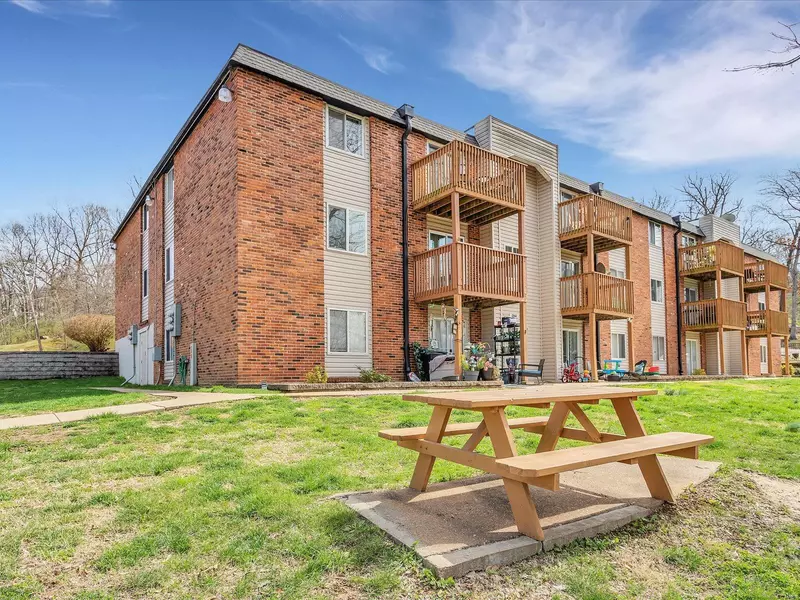 2844 Blackforest DR #C, St Louis, MO 63129