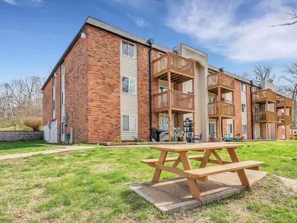 2844 Blackforest DR #C, St Louis, MO 63129