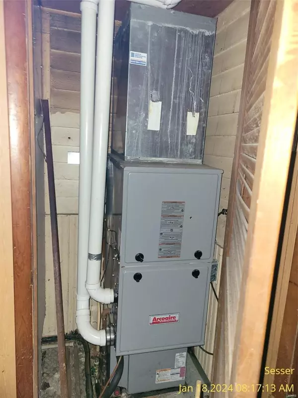 Sesser, IL 62884,914 S Walnut