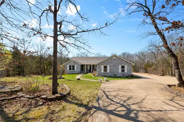 450 Dodson LN, De Soto, MO 63020