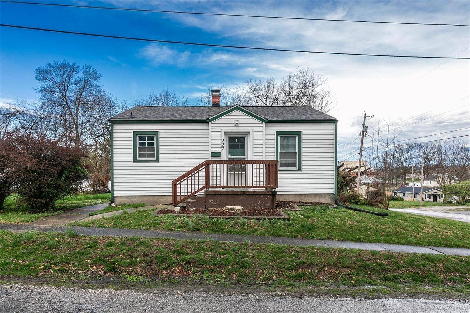 227 Roosevelt ST, Lebanon, IL 62254