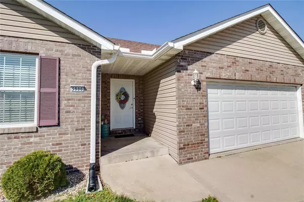 Godfrey, IL 62035,5906 Rosebud LN