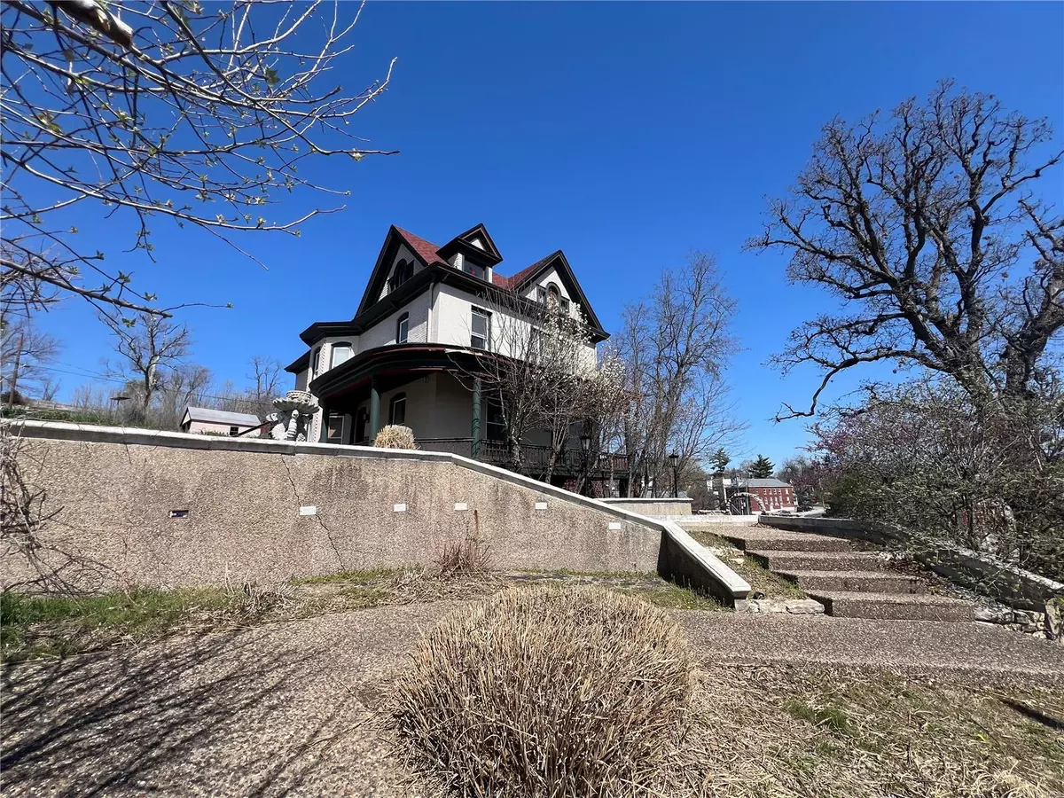Hannibal, MO 63401,1242 Broadway