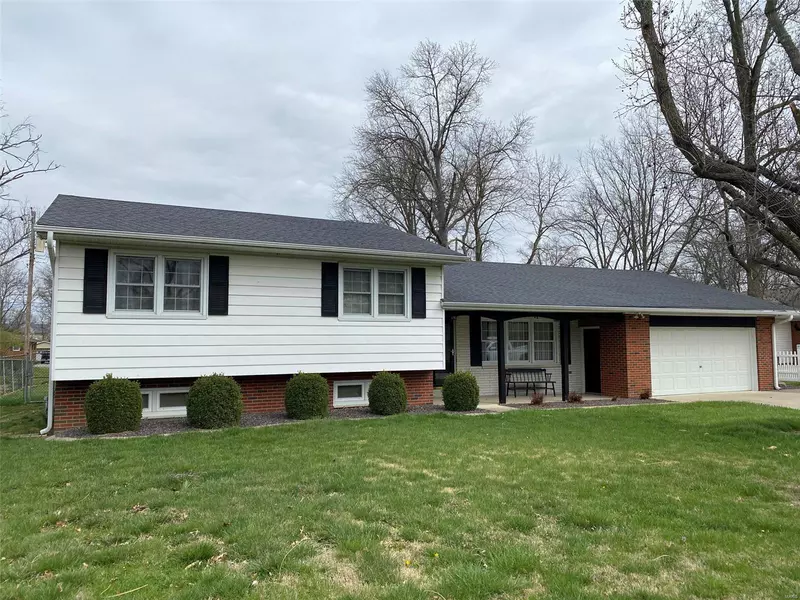 415 W 3rd ST, Trenton, IL 62293