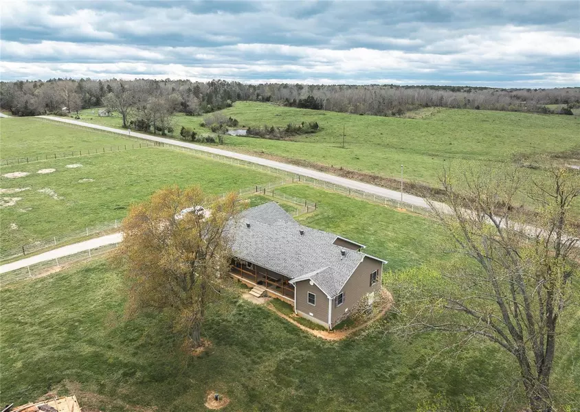 12153 State Route Y, Birch Tree, MO 65438
