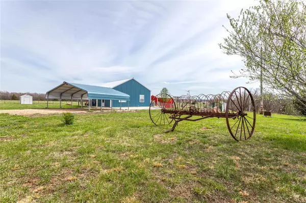 Richland, MO 65556,24565 Rolling Hills LN