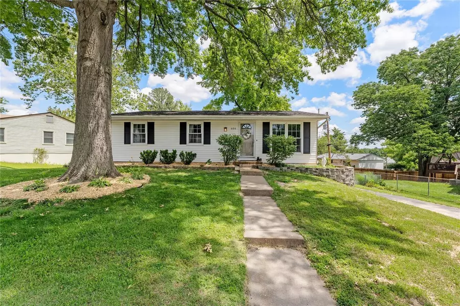 606 Vitry DR, Manchester, MO 63011