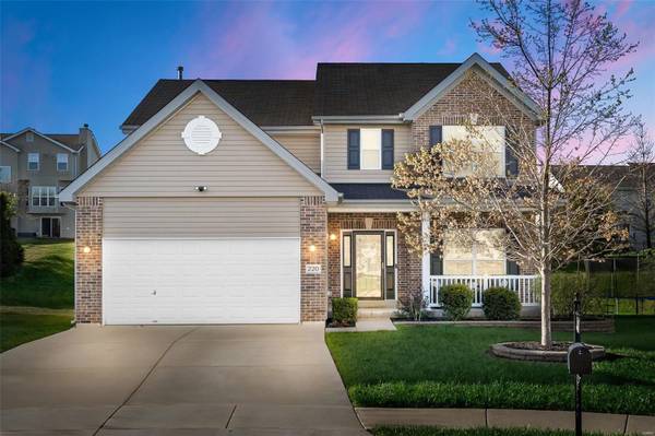 220 Wyndtrace CT, Lake St Louis, MO 63367