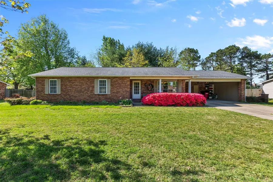 123 Bradley DR, Sikeston, MO 63801