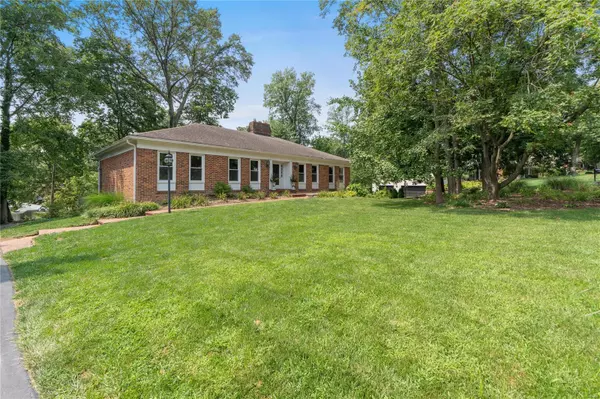 Ladue, MO 63124,9836 Wild Deer RD