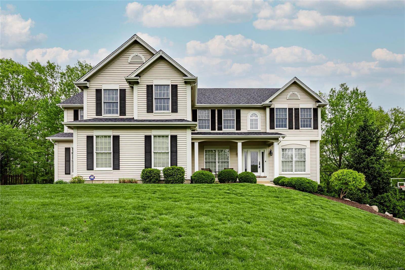 657 Wyndham Crossings CIR, Des Peres, MO 63131