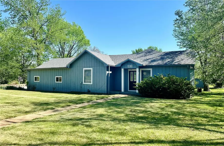 1110 Hawthorn ST, Houston, MO 65483