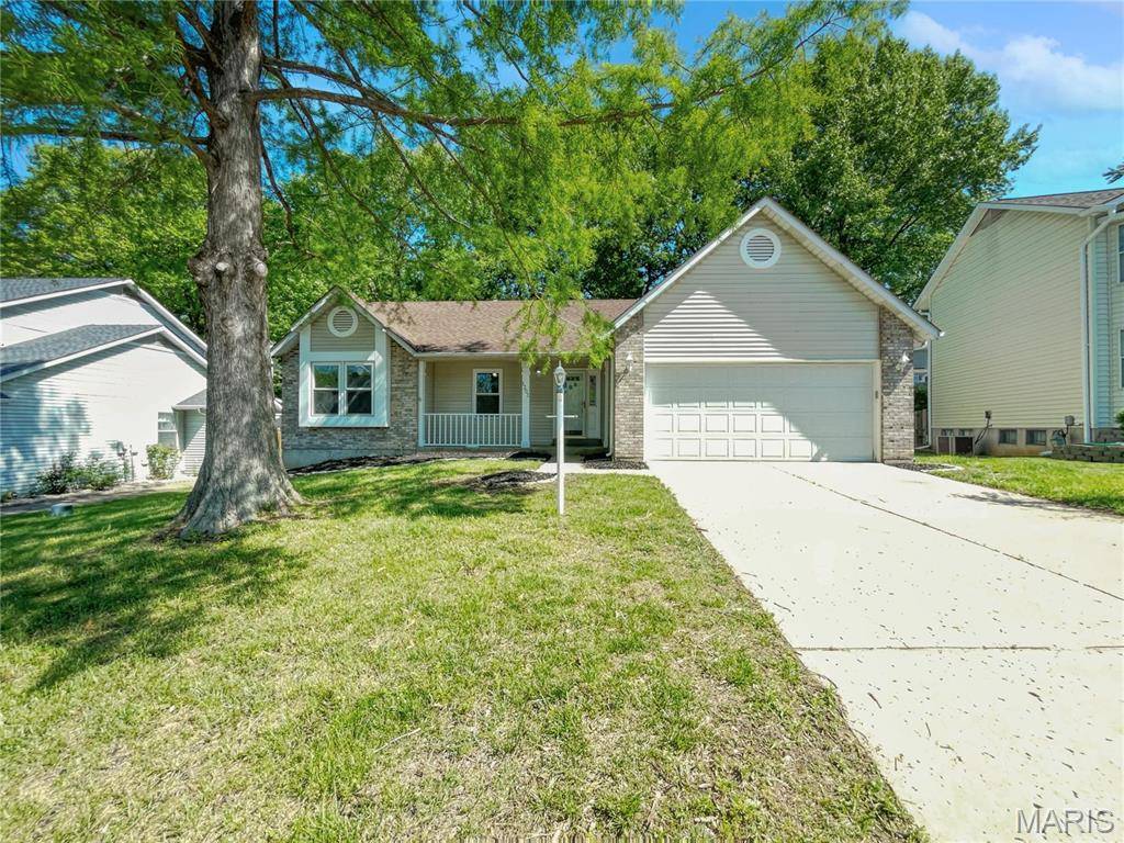 1303 Colby DR, St Peters, MO 63376