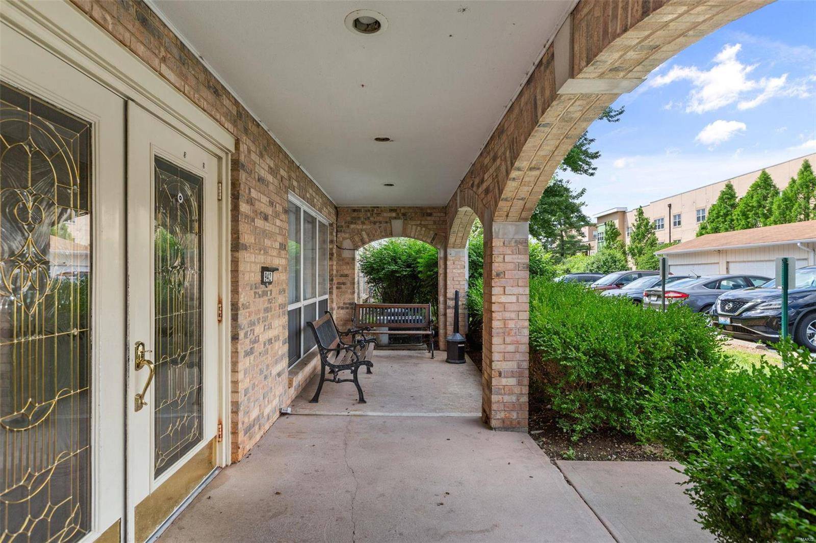 Creve Coeur, MO 63141,942 Guelbreth LN #201