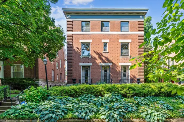 14 Lenox PL,  St Louis,  MO 63108