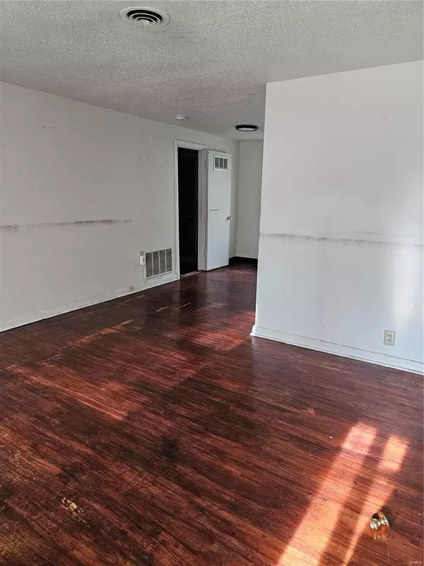 St Louis, MO 63135,437 Jean AVE