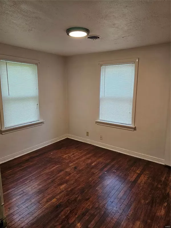 St Louis, MO 63135,437 Jean AVE