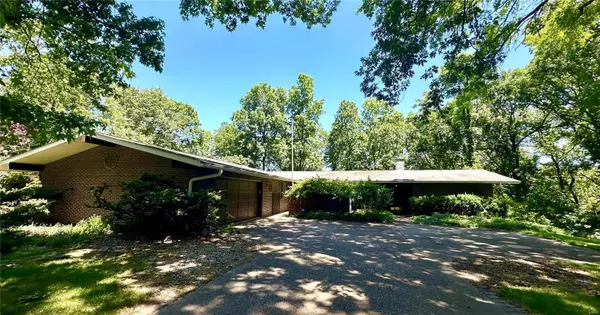 4429 Friarwoods DR,  Alton,  IL 62002