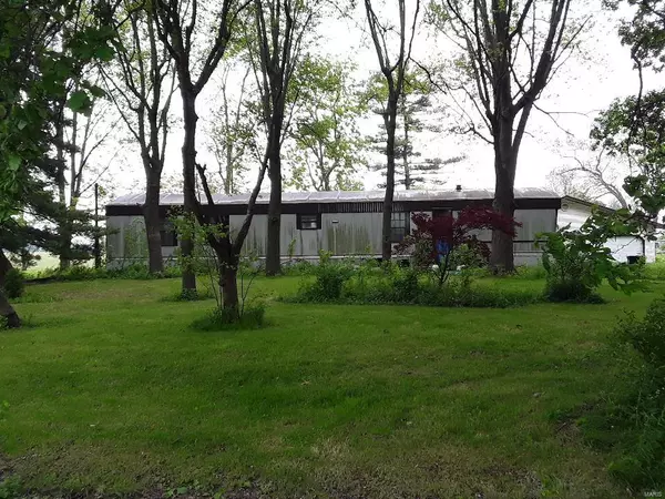 301 E Vanburen AVE, Farina, IL 62838