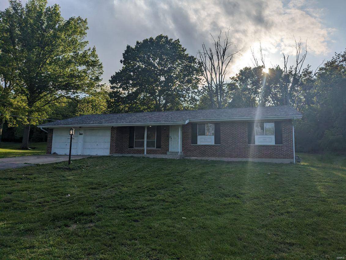 1319 Spring DR, Herculaneum, MO 63048