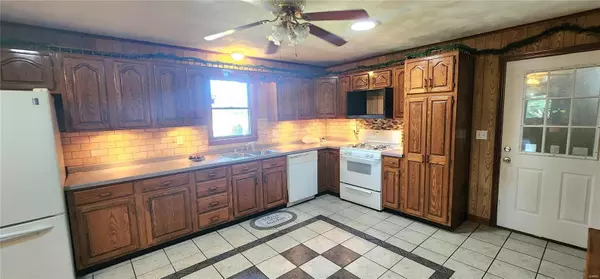 Ava, IL 62907,1541 Sugar Hill RD