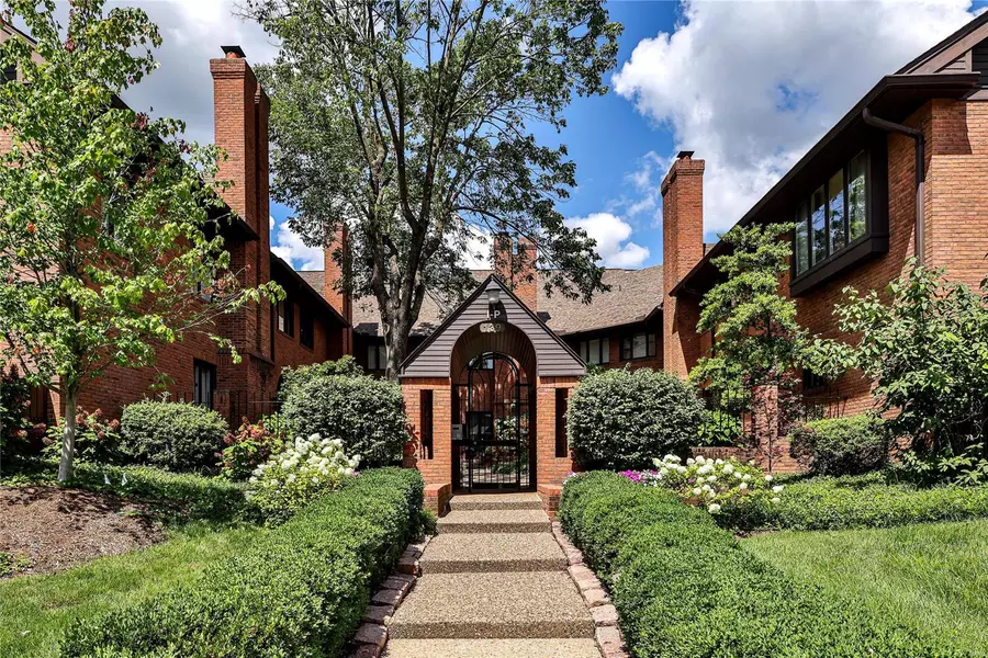 139 N Central AVE #P, Clayton, MO 63105