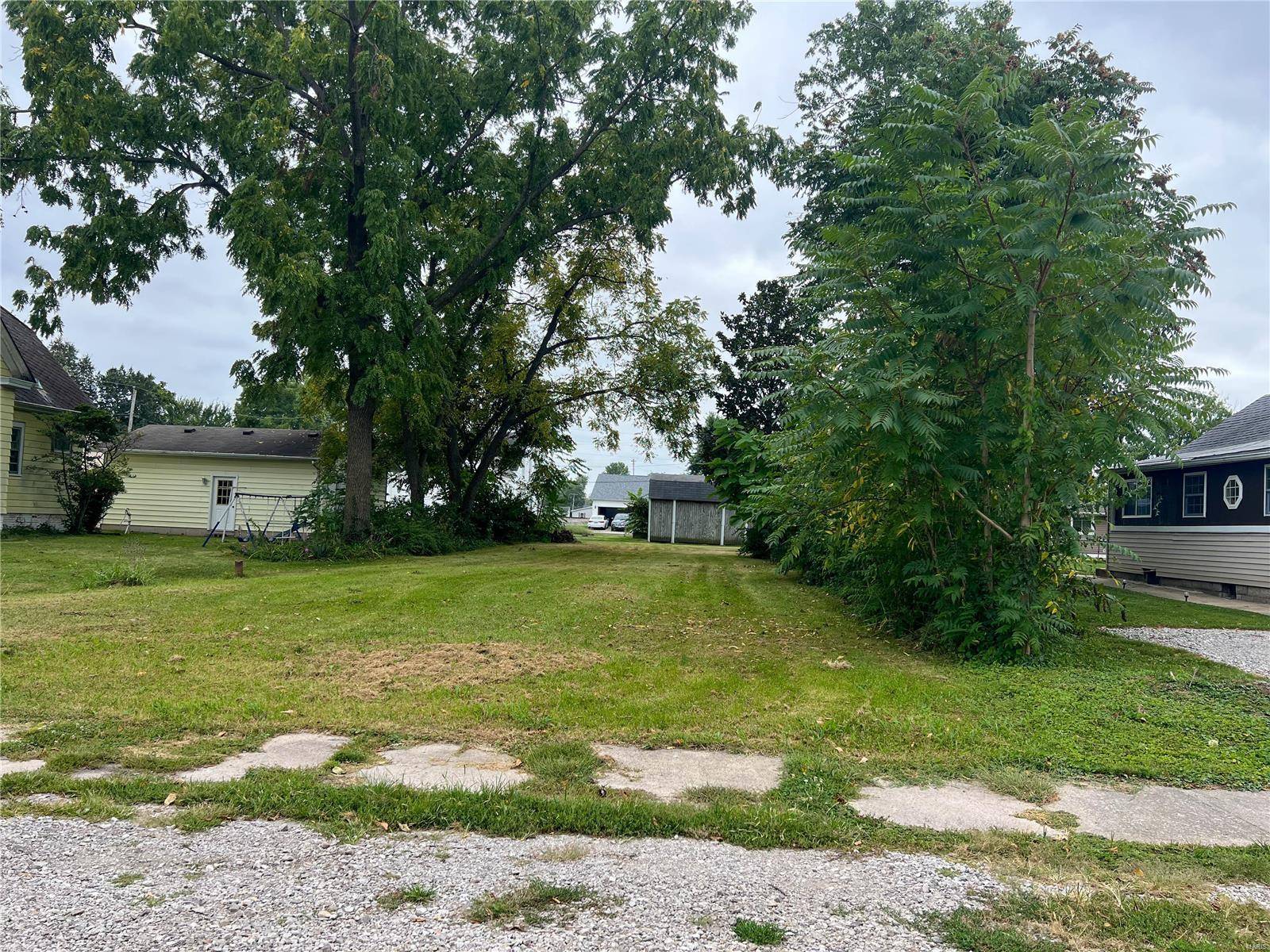 212 E 1st ST, Staunton, IL 62088