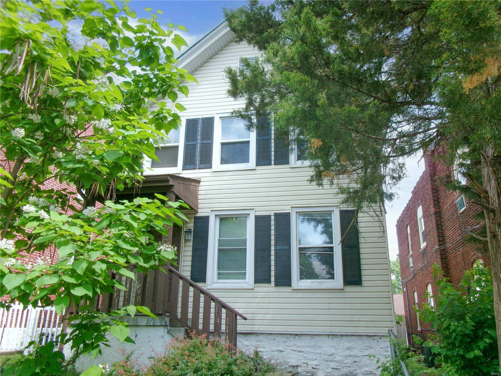 6908 Virginia AVE, St Louis, MO 63111