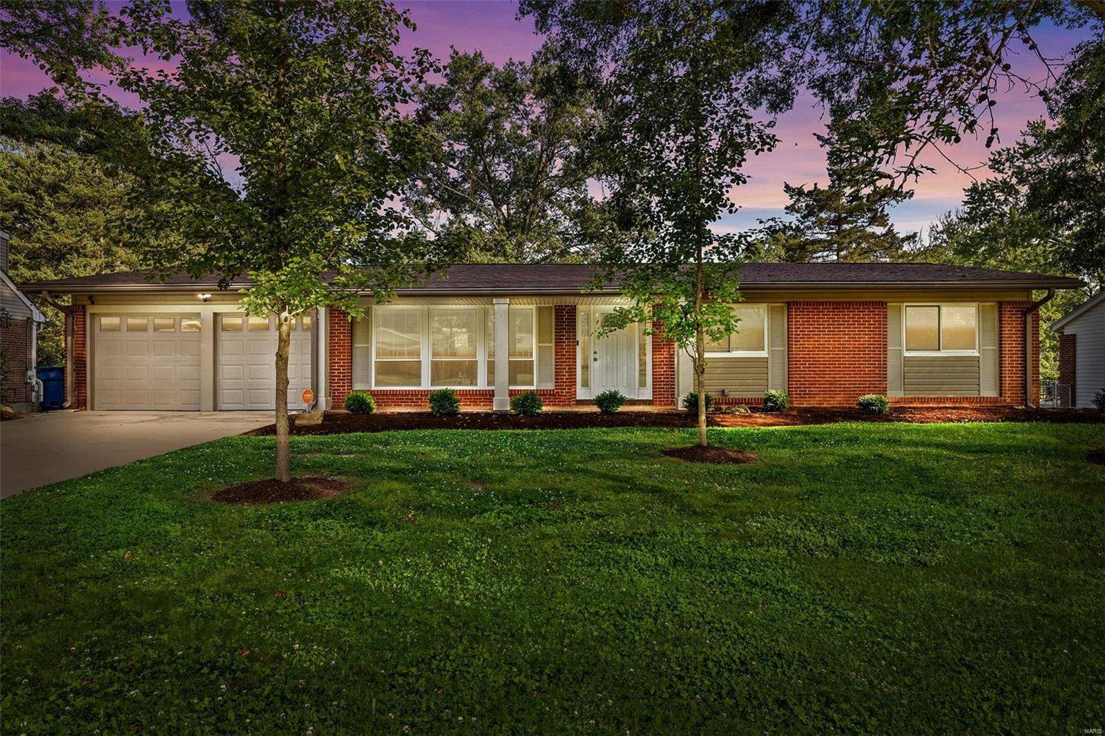 13026 Narbonne DR, St Louis, MO 63141