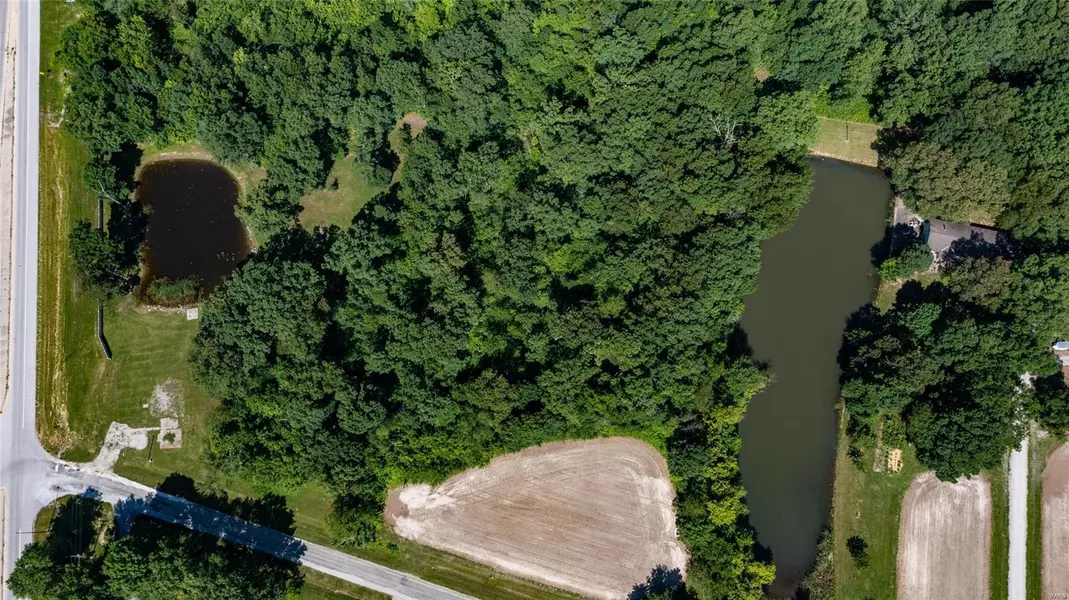 491 Oak Creek TRL, Mount Olive, IL 62069