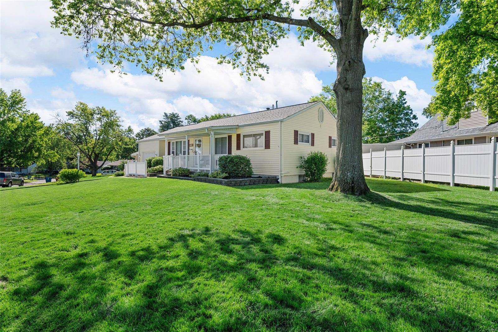 St Louis, MO 63123,7152 Val Brook LN