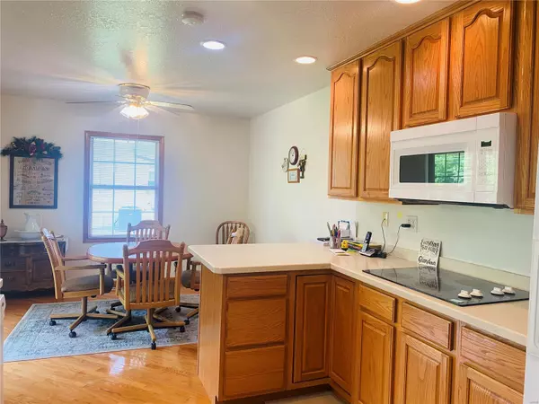 Hannibal, MO 63401,400 Hummingbird LN